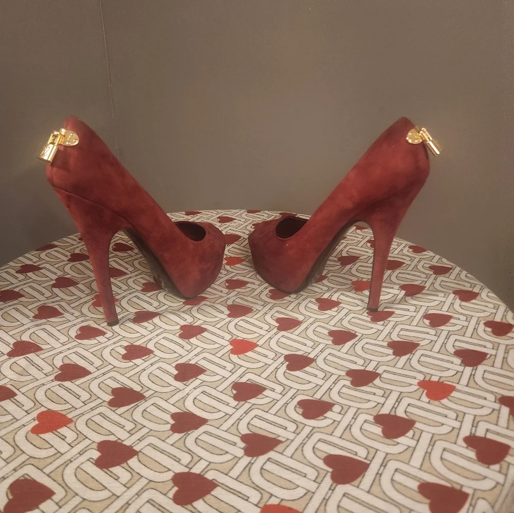 Heels - Picture 5 of 12